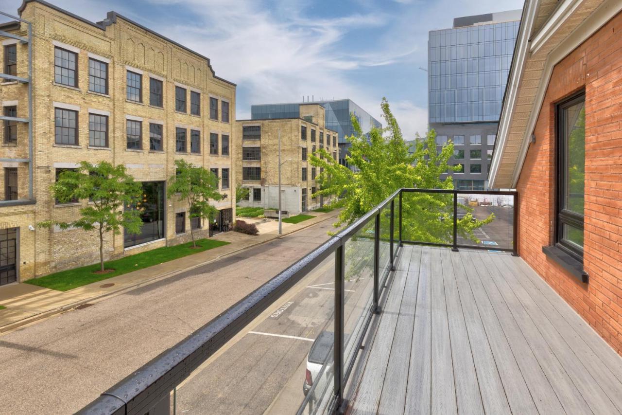 Entire 3-Units Top-Floor Across From Google Kitchener Exterior photo